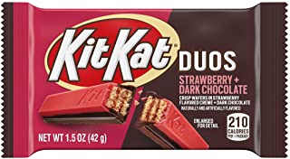 Kit Kat Duos Strawberry + Dark Chocolate Bar 42 g Snaxies Exotic Chocolate Montreal Canada